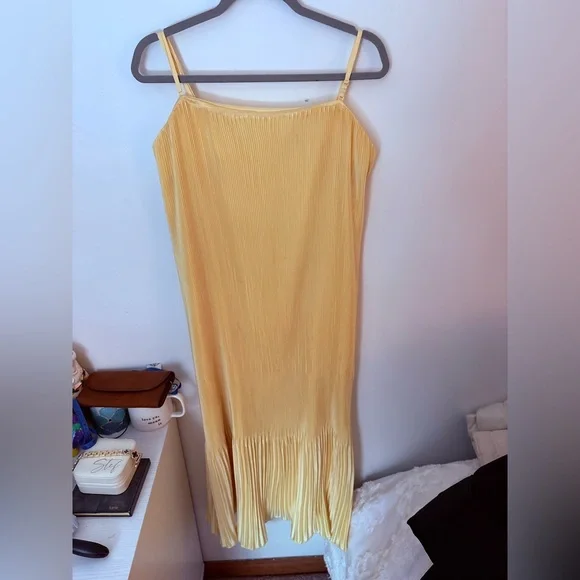 Abercrombie & Fitch Giselle Pleat Release Midi Dress Butter Yellow - Picture 7 of 10